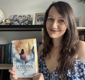 Aurore Vasselin-Lesca avec le tome 2 de sa saga Suppdonn